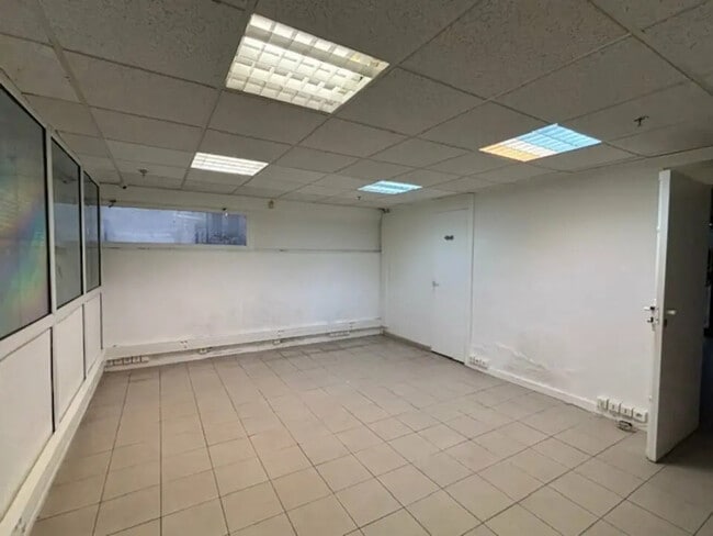 Plus de détails pour Local commercial à louer