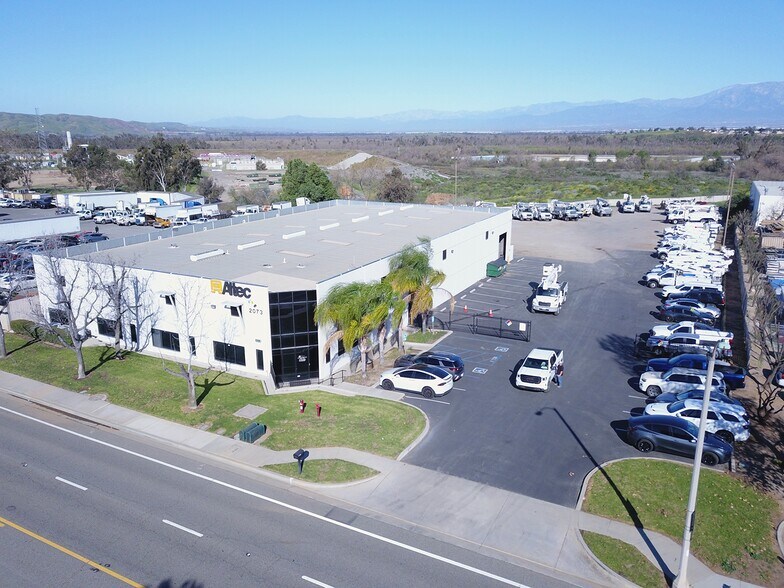 2073 Railroad St, Corona, CA à louer - Photo principale – Image 1 sur 5