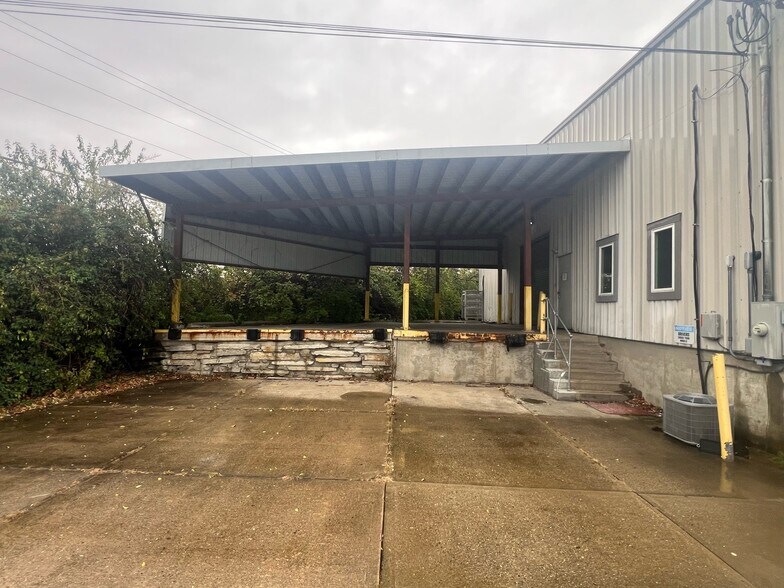 1574 Production Dr, Florence, KY à louer - Photo de l’immeuble – Image 2 sur 5