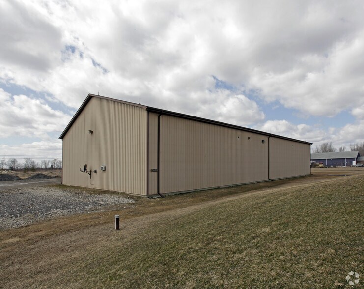 66605 S Forest Ave, Lenox Township, MI à louer - Photo principale – Image 1 sur 3