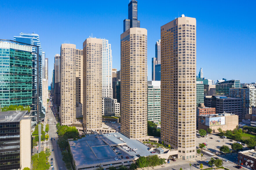 555 W Madison St, Chicago, IL à louer - Photo de l’immeuble – Image 1 sur 35