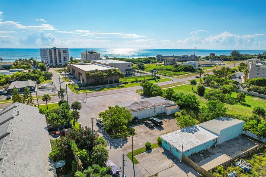 10 Francis St, Cocoa Beach, FL à louer - Photo de l’immeuble – Image 2 sur 13