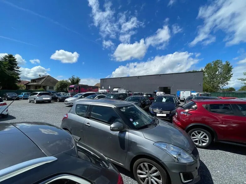 Local d'activités dans Persan à vendre - Photo de l’immeuble – Image 2 sur 8