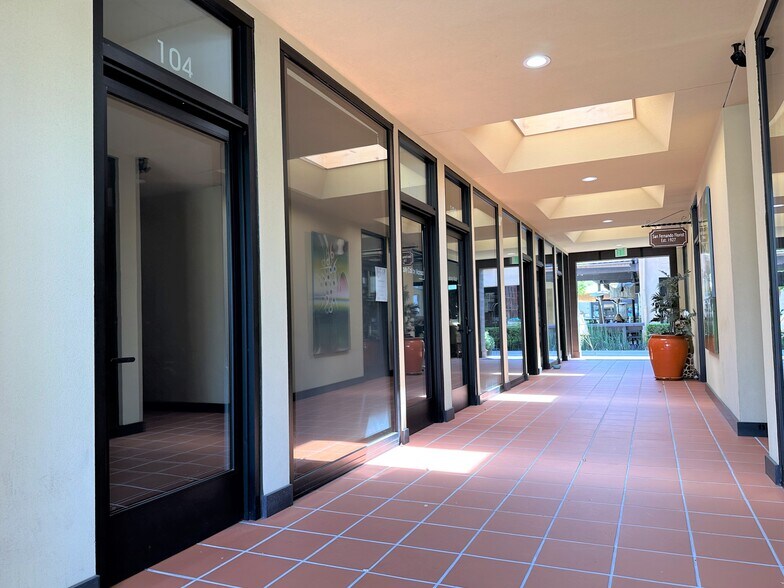 241 N Maclay Ave, San Fernando, CA à louer - Photo de l’immeuble – Image 3 sur 7