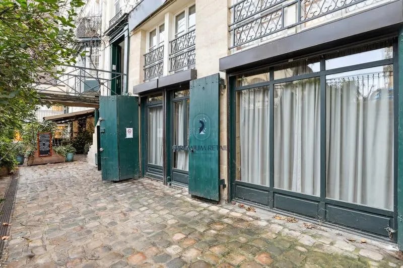 Immeuble residentiel dans Paris à vendre - Photo de l’immeuble – Image 2 sur 13