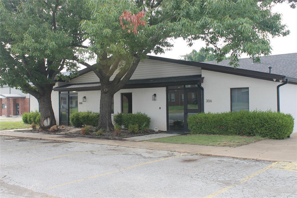 308 E Cherry St, Noble, OK à louer Photo principale– Image 1 sur 3