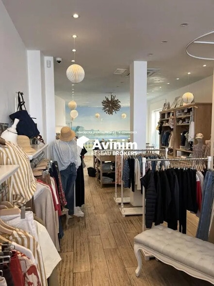 Local commercial dans Fontainebleau à louer - Photo intérieure – Image 1 sur 2