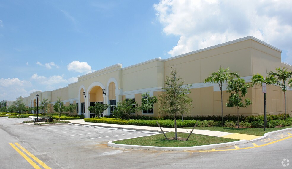 11650 Miramar Pky, Miramar, FL à louer - Photo de l’immeuble – Image 3 sur 19