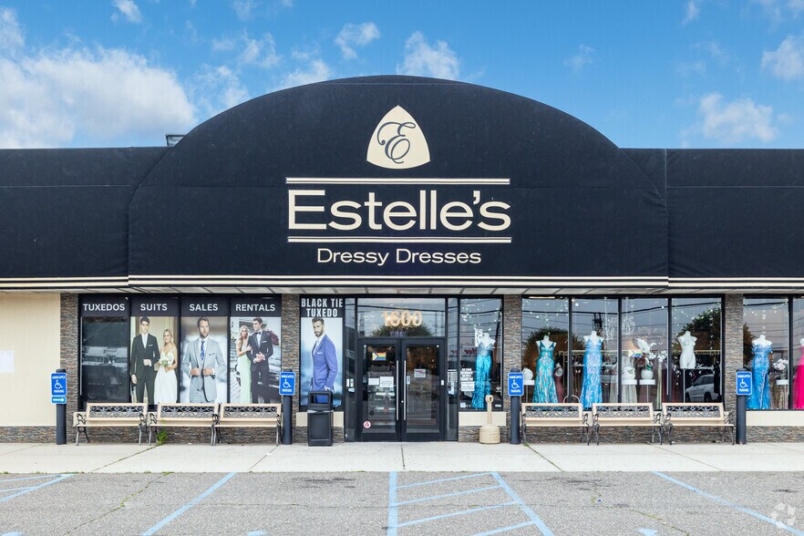 1600 Broadhollow Rd, Farmingdale, NY à vendre - Photo de l’immeuble – Image 3 sur 4