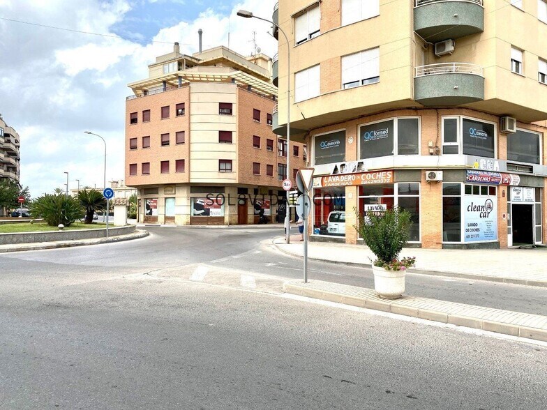 Local commercial dans Orihuela, Alicante à vendre - Photo de l’immeuble – Image 2 sur 5