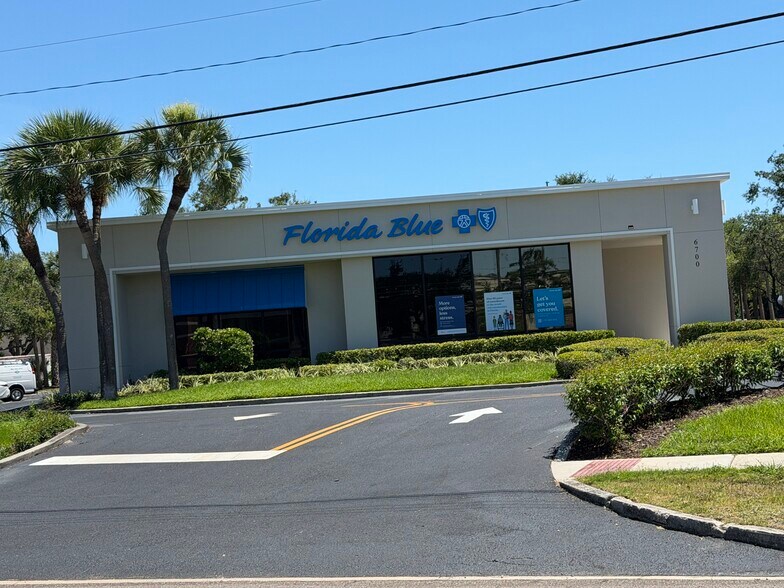 6700 22nd Ave N, Saint Petersburg, FL à vendre - Photo de l’immeuble – Image 1 sur 10