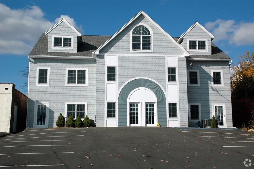 74 Oak St, Ridgewood, NJ à louer - Photo de l’immeuble – Image 3 sur 9