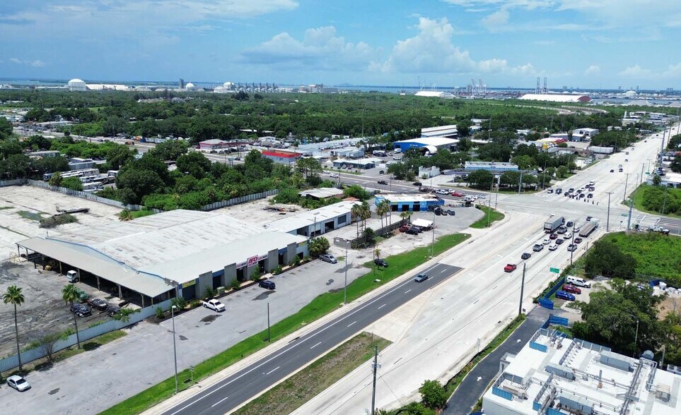 5015 Causeway Blvd, Tampa, FL à vendre - Photo de l’immeuble – Image 2 sur 7