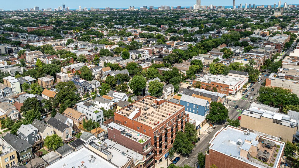 2220 W Belmont Ave, Chicago, IL à vendre - Photo de l’immeuble – Image 3 sur 21