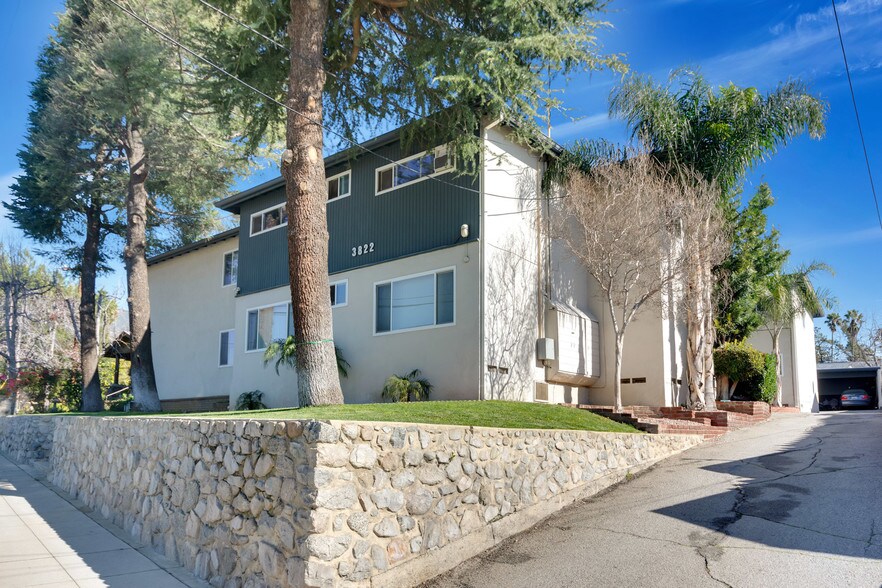 3822 Sunset Ave, Montrose, CA à vendre - Photo principale – Image 1 sur 27