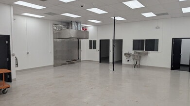 8501 Canoga Ave, Canoga Park, CA à louer Photo intérieure– Image 2 sur 10