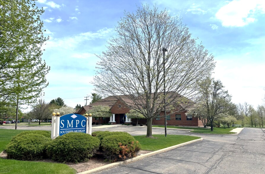 105-107 Winston Dr, Marshall, MI à louer - Photo de l’immeuble – Image 2 sur 17