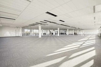 1 Rue Arnold Schoenberg, Guyancourt à louer Photo de l’immeuble– Image 2 sur 8