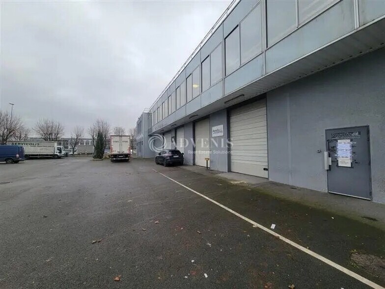 Local d’activités dans Saint-Denis à louer - Photo de l’immeuble – Image 3 sur 9