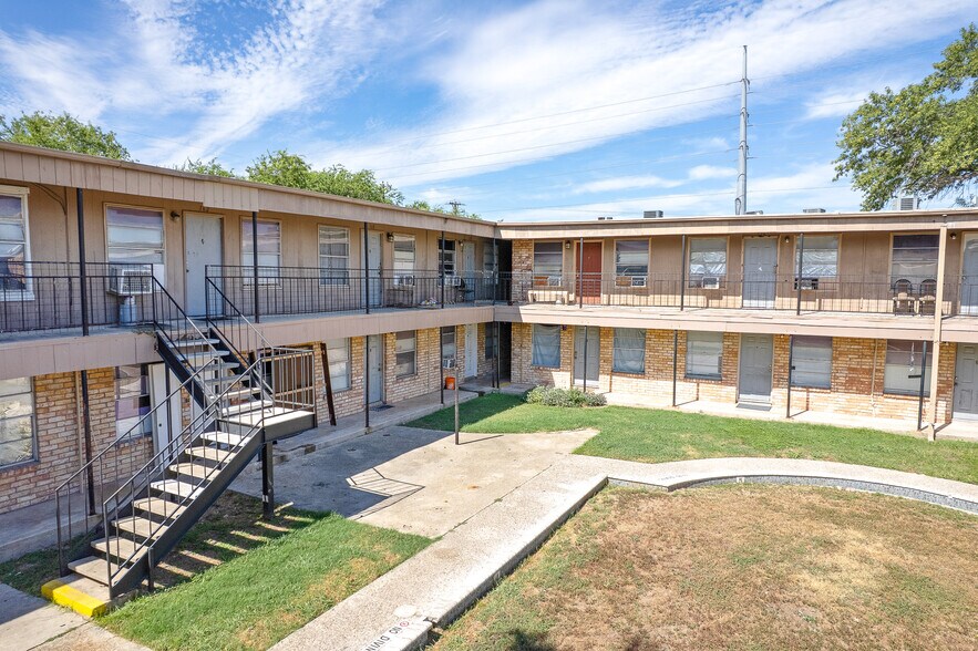7678 W US Highway 90, San Antonio, TX à vendre - Photo de l’immeuble – Image 3 sur 22