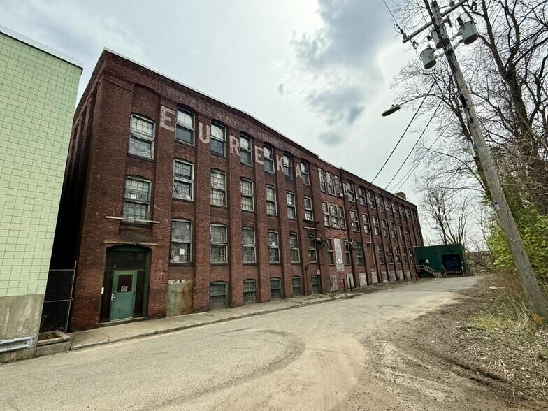 110 Winter St, Holyoke, MA à louer - Photo de l’immeuble – Image 1 sur 3
