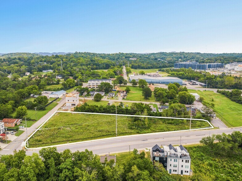 625 W Trinity Ln, Nashville, TN à vendre - Photo de l’immeuble – Image 2 sur 13