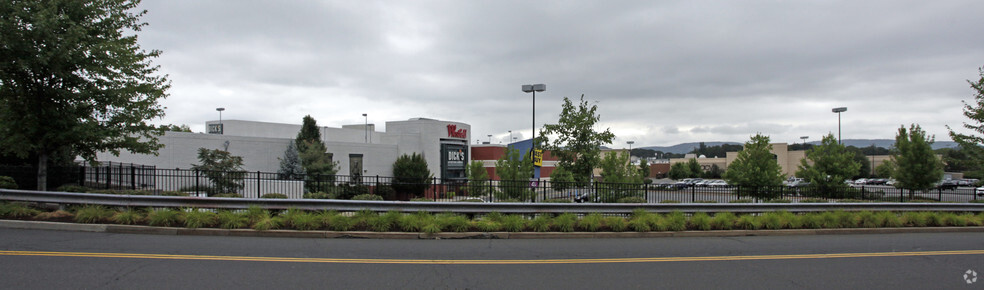 470-472 Lewis Ave, Meriden, CT à louer - Photo de l’immeuble – Image 1 sur 9