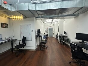 223-225 W 35th St, New York, NY à louer Photo intérieure– Image 2 sur 5