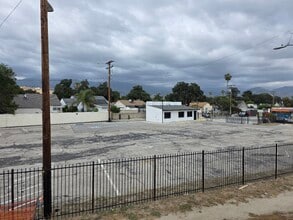 1208 W Highland Ave, San Bernardino, CA à louer Photo de l’immeuble– Image 2 sur 15