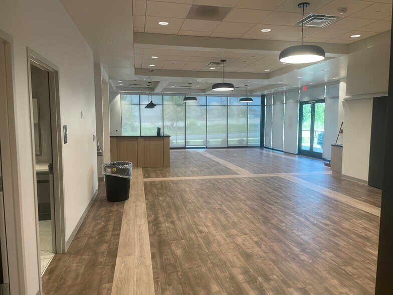 1231 E Raines Rd, Memphis, TN à louer - Photo de l’immeuble – Image 2 sur 10