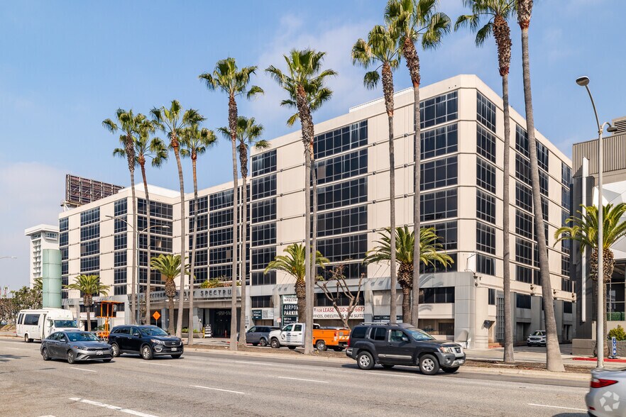 5777 W Century Blvd, Los Angeles, CA à louer - Photo principale – Image 1 sur 8