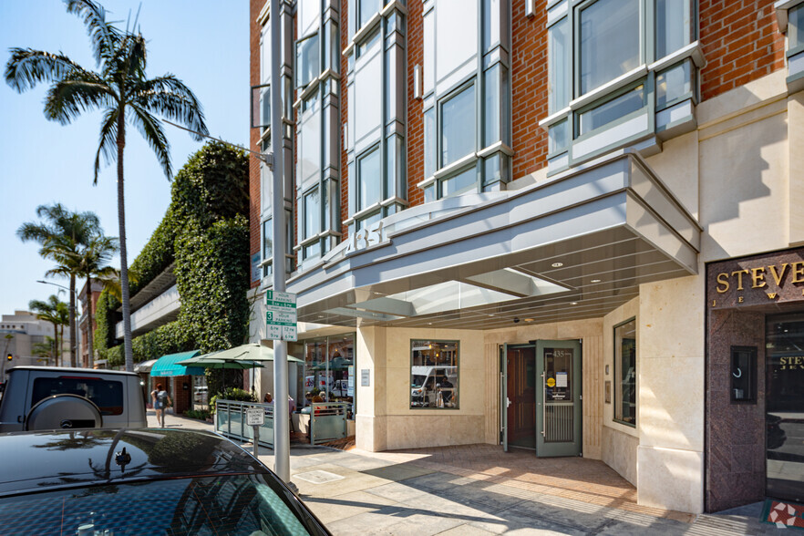 435-437 N Bedford Dr, Beverly Hills, CA à louer - Photo de l’immeuble – Image 3 sur 5