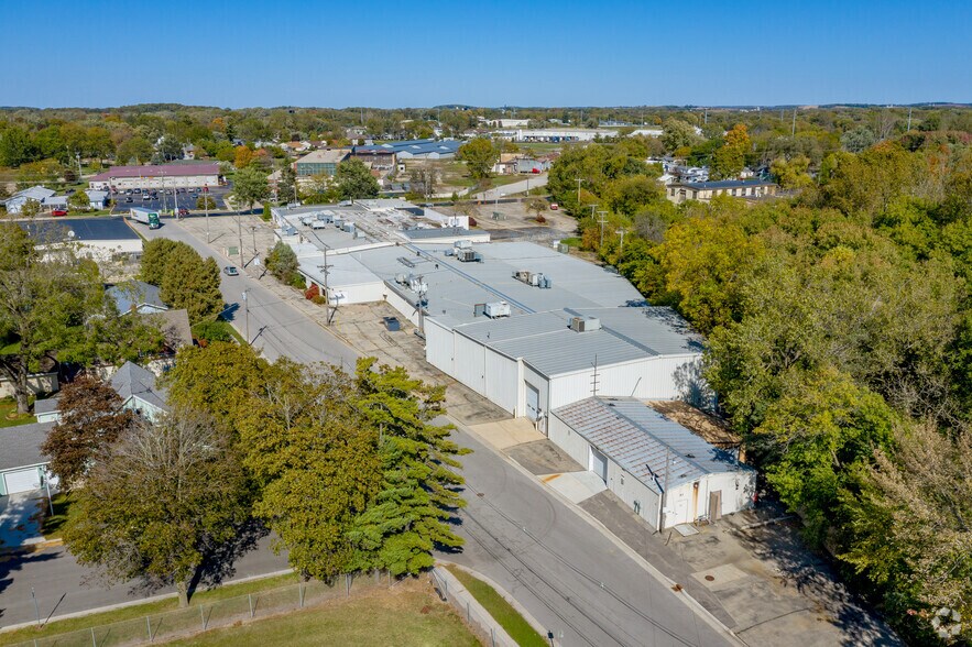 612 E Lake St, Lake Mills, WI à louer - Photo de l’immeuble – Image 2 sur 20