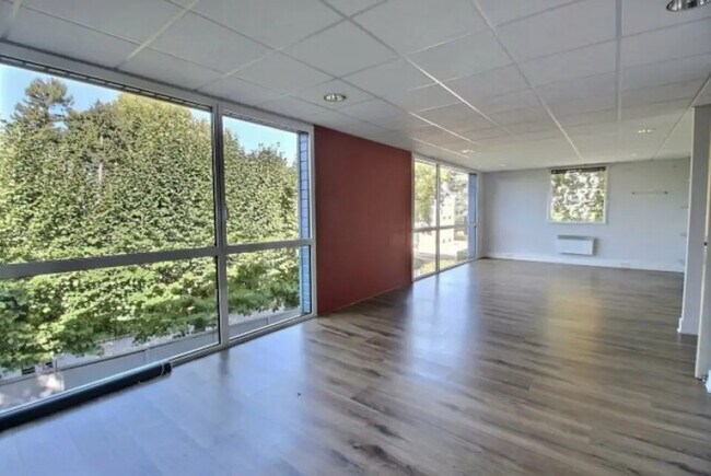 Plus de détails pour Bureau à vendre