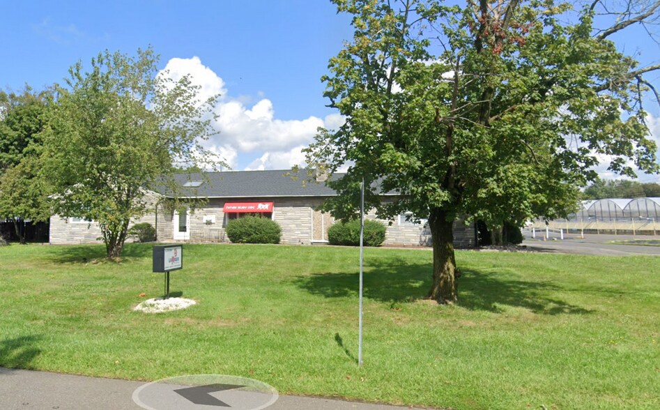 261 Franklin St, Hightstown, NJ à louer - Photo de l’immeuble – Image 3 sur 6
