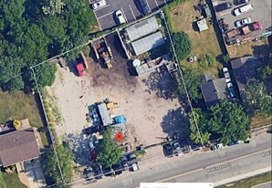 83 Redington St, Bay Shore NY - Terrain