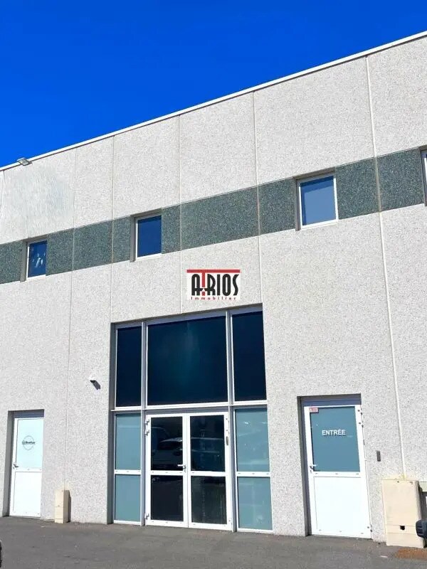 Plus de détails pour Local d’activités à vendre