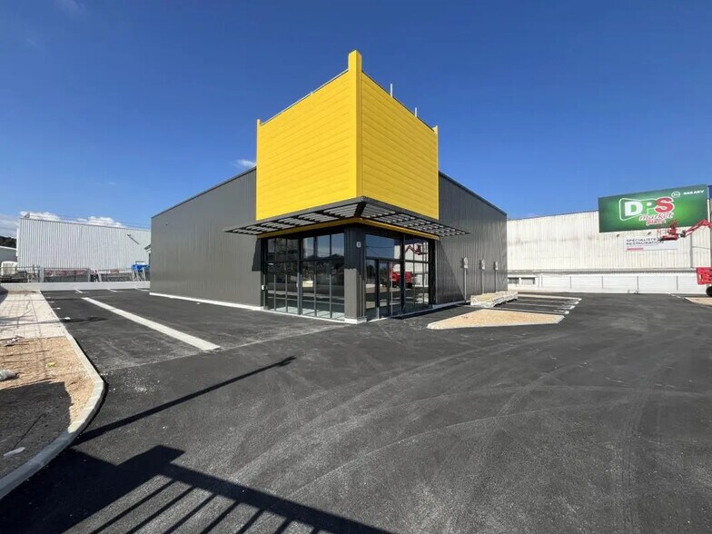 Local commercial dans La Seyne-sur-Mer à louer - Photo de l’immeuble – Image 2 sur 7