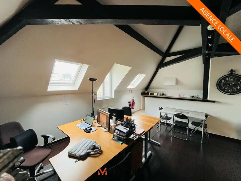 Bureau dans Poissy à louer - Photo de l’immeuble – Image 1 sur 5