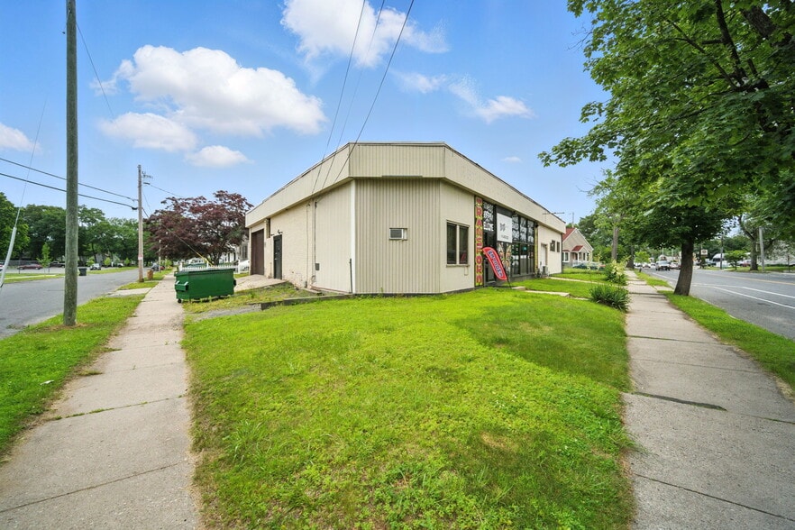 218 Saint James Blvd, Springfield, MA à vendre - Photo de l’immeuble – Image 2 sur 24
