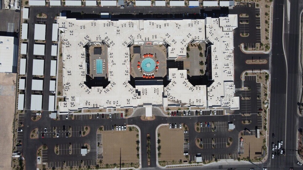 5050 W Russell Rd, Las Vegas, NV à louer - Photo de l’immeuble – Image 3 sur 9