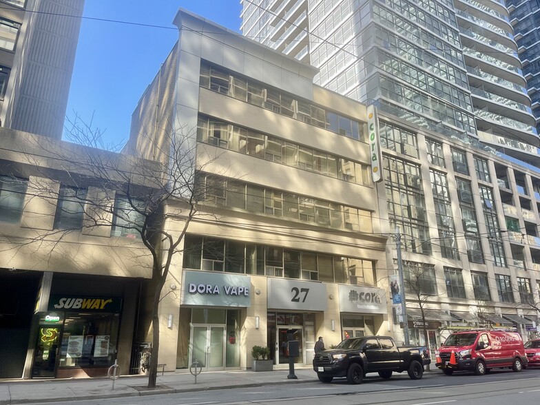 27 Carlton St, Toronto, ON à louer - Photo de l’immeuble – Image 2 sur 9