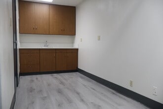 2621 S Bristol St, Santa Ana, CA à louer Photo intérieure– Image 2 sur 5