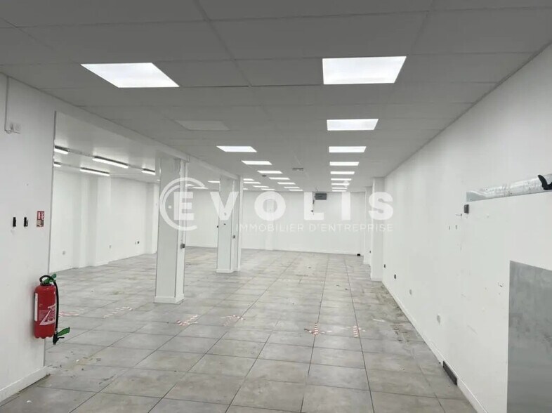 Local d'activités dans Clamart à vendre - Photo de l’immeuble – Image 2 sur 18