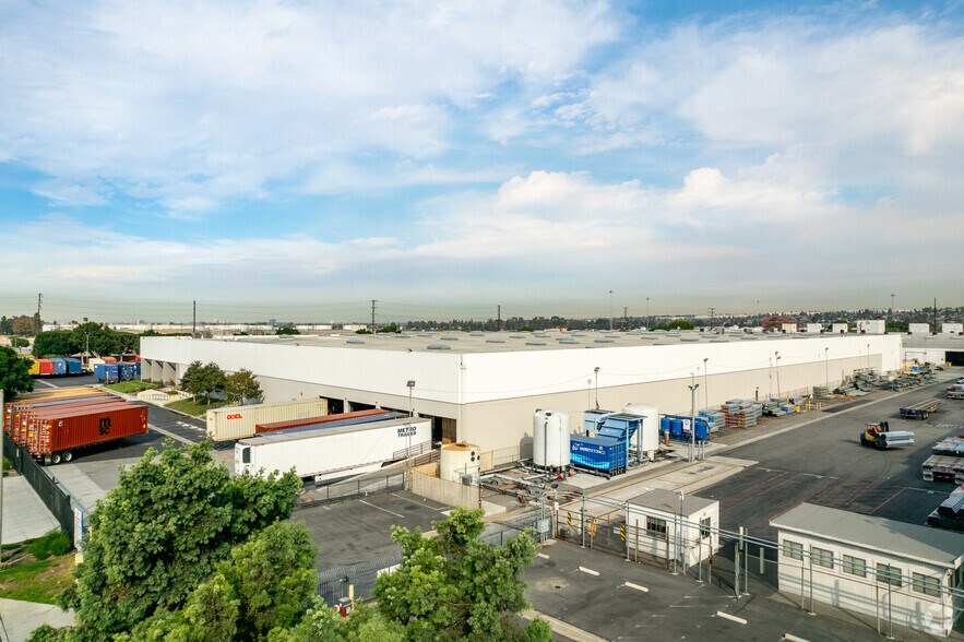 1925 E Dominguez St, Carson, CA à vendre - Photo de l’immeuble – Image 3 sur 4