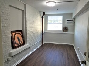 115 E 4th Ave, Mount Dora, FL à louer Photo intérieure– Image 1 sur 3