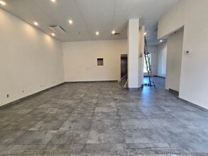 9732 Rue Birnam, Montréal, QC à louer Photo de l’immeuble– Image 1 sur 10