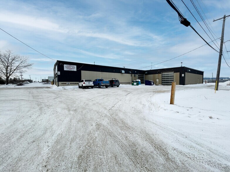2309 Logan Av, Winnipeg, MB à vendre - Photo de l’immeuble – Image 2 sur 4