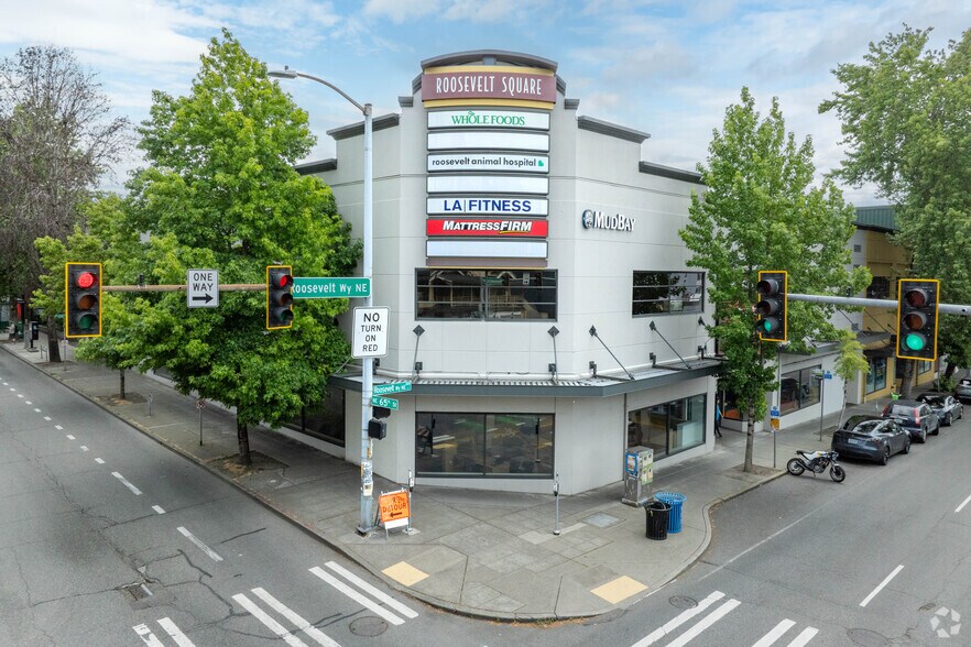 6308-6416 Roosevelt Way NE, Seattle, WA à louer - Photo principale – Image 3 sur 3