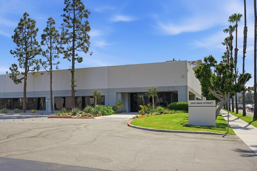 2031 Main St, Irvine, CA à louer - Photo de l’immeuble – Image 3 sur 5